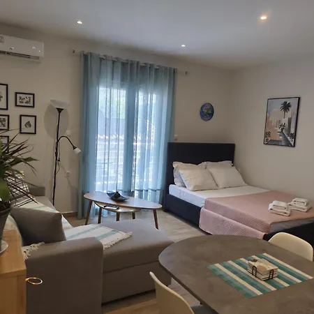 Apartament Tommys Neoi Poroi