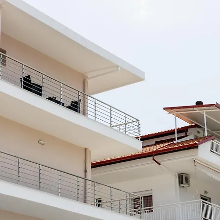 Tommys Apartament Neoi Poroi